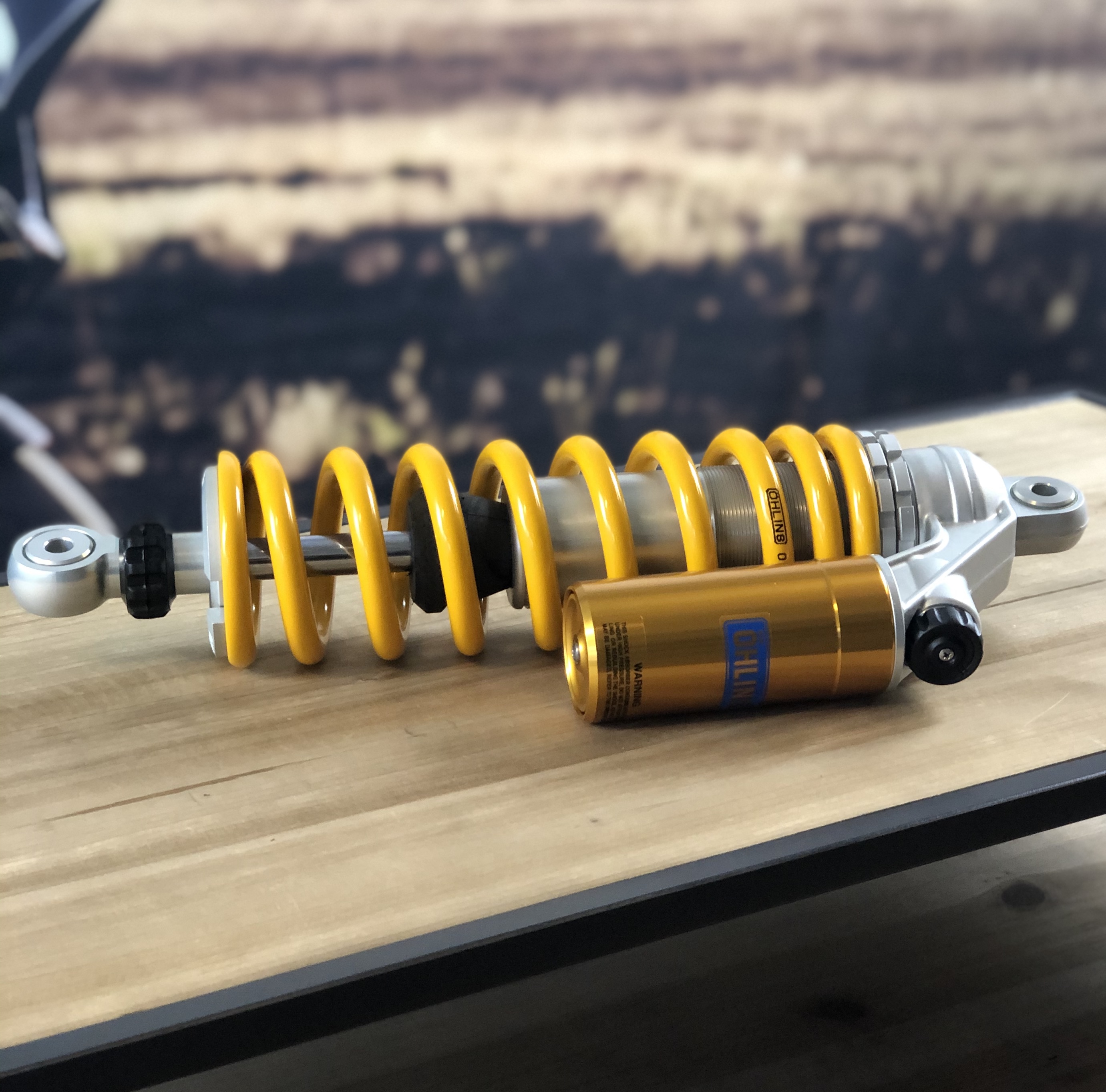 Monoammortizzatore Öhlins originale Moto Guzzi V85 TT