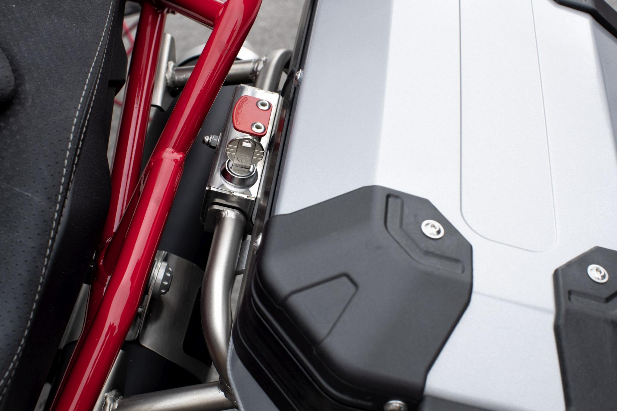 Set di valigie originali in alluminio Moto Guzzi V85 TT