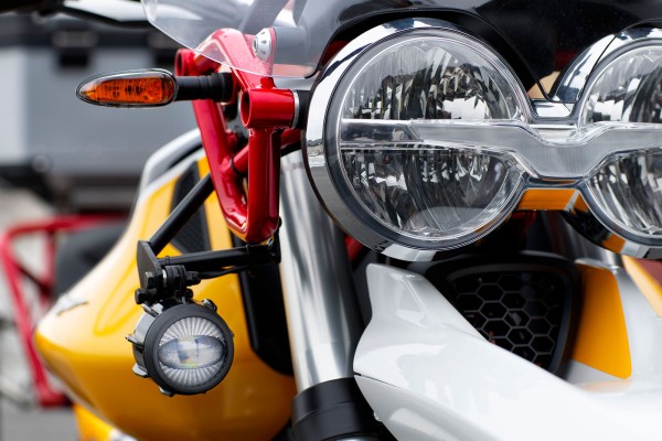 Fendinebbia a LED per Moto Guzzi V85 TT compreso di kit di installazione